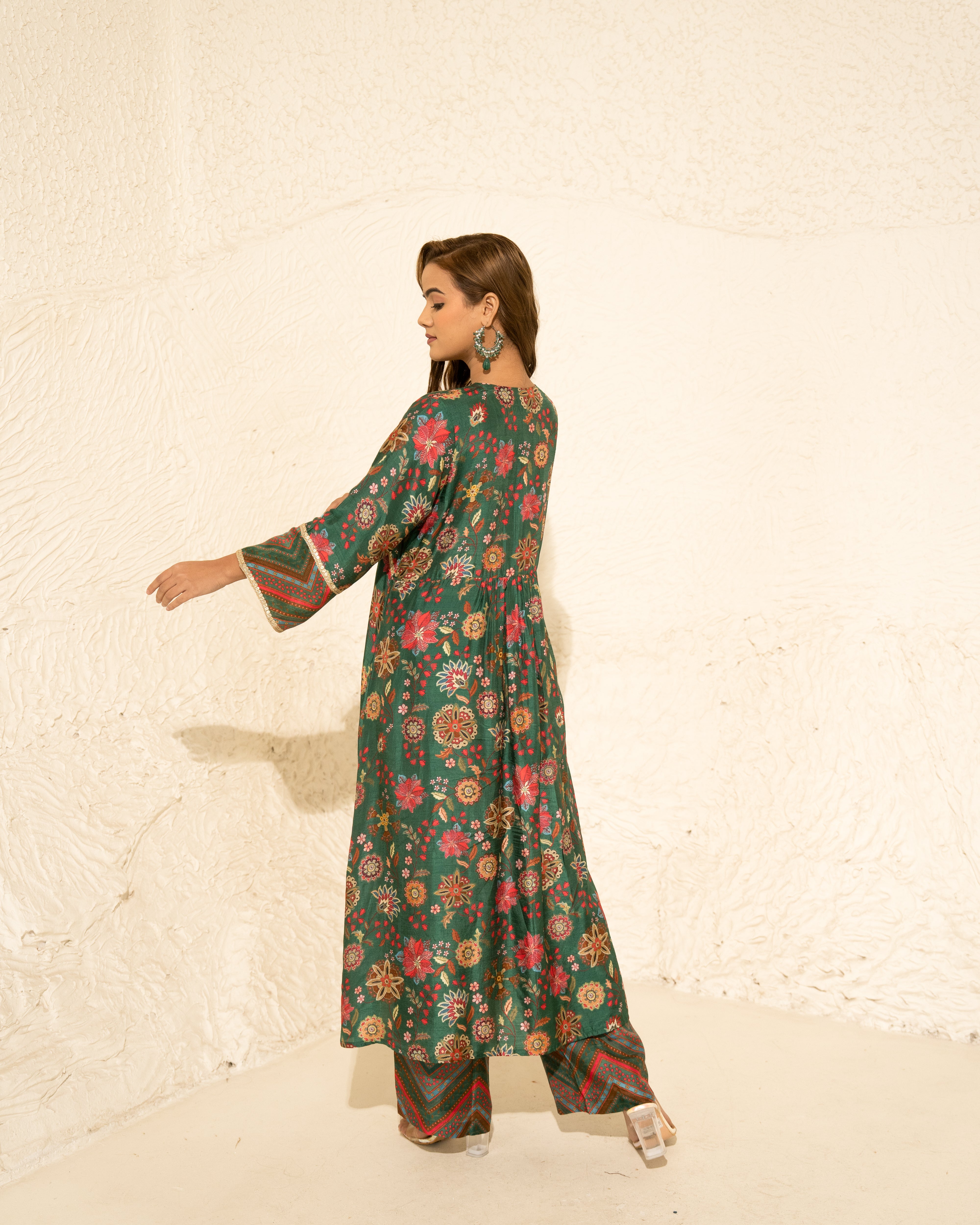 Green Kalamkari Gathering Ghera Royal Floral Print set (3 pc)