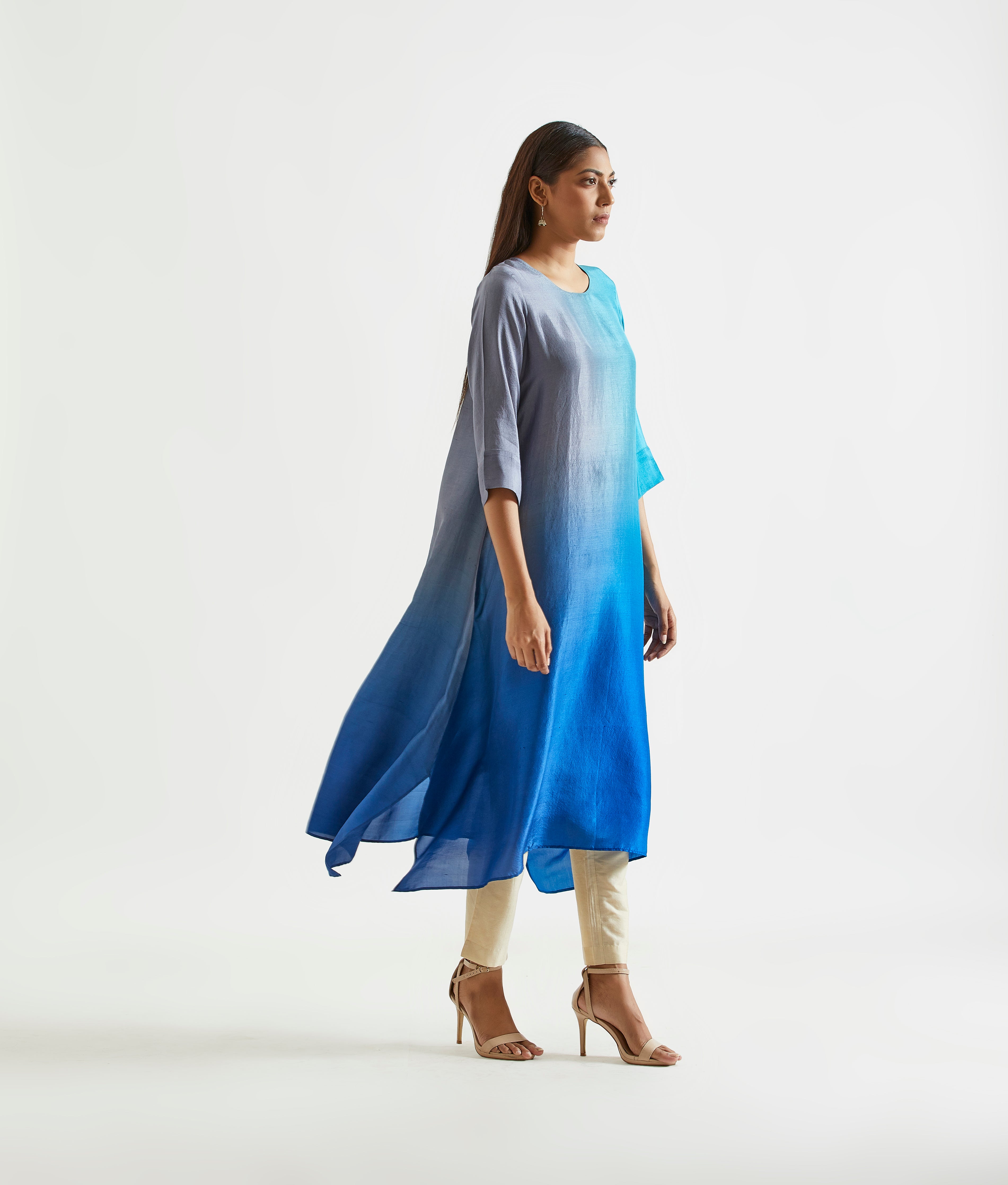 Firozi Grey Asymmetric Dupion Silk Ombre Kurta With Printed Stole