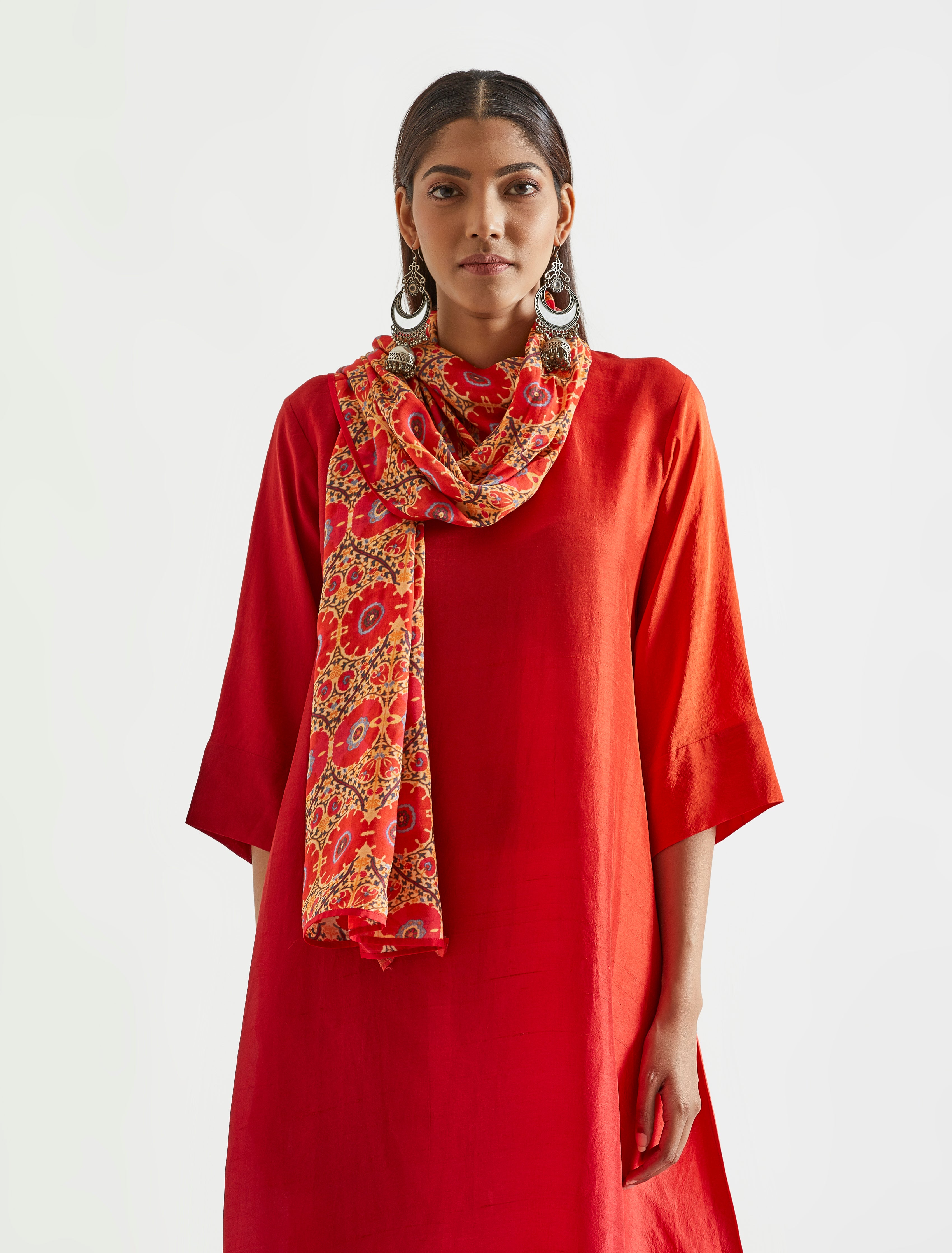Orange Red Asymmetric Dupion Silk Ombre Kurta With Printed Stole