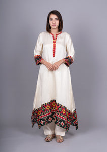 White Kurta With Asymmetric Patola Print Hemline