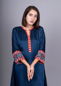 Navy Blue Solid Kurta With Asymmetric Patola Print Hemline.