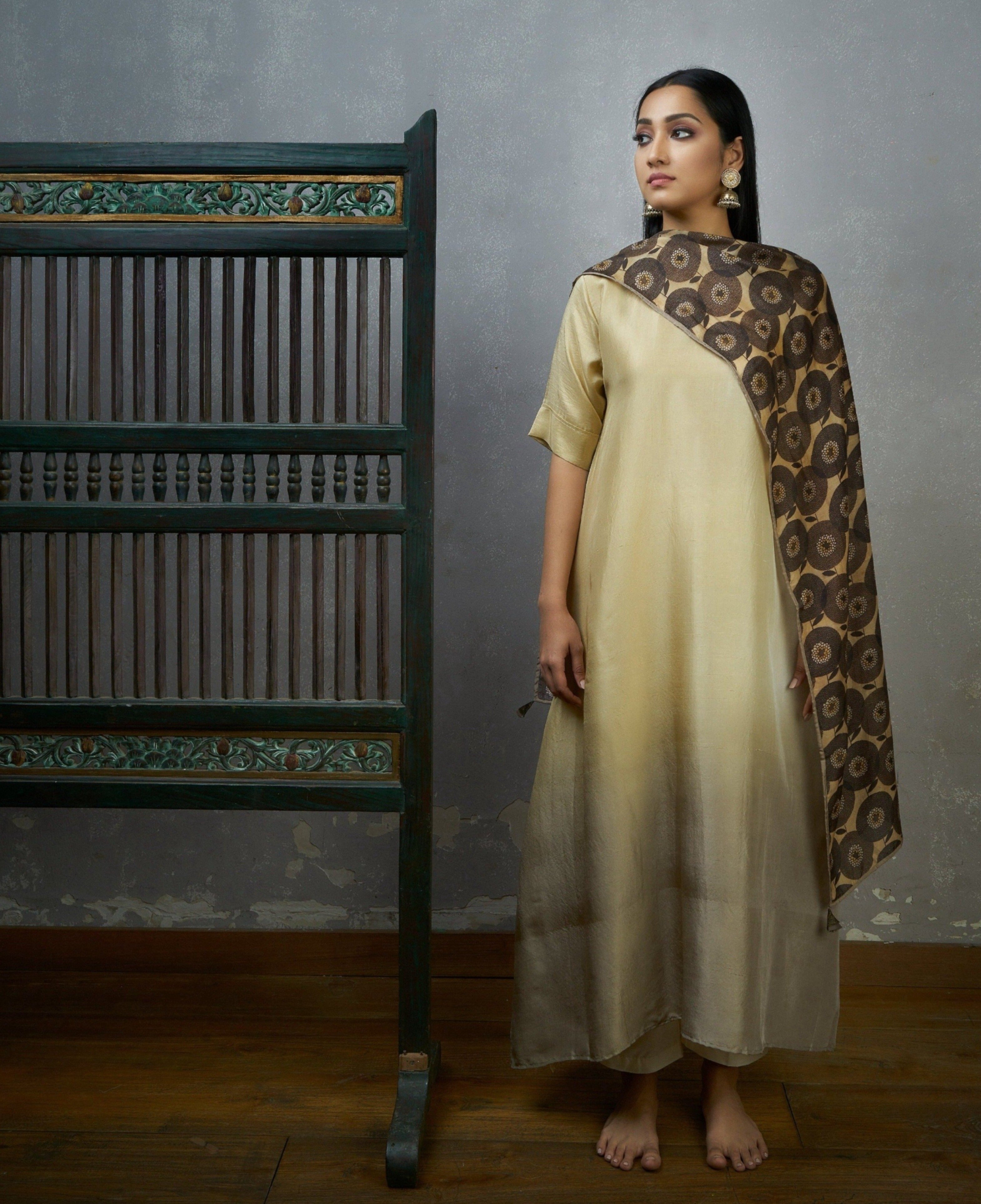 Ivory Asymmetric Dupion Silk Ombre Kurta With Printed Stole